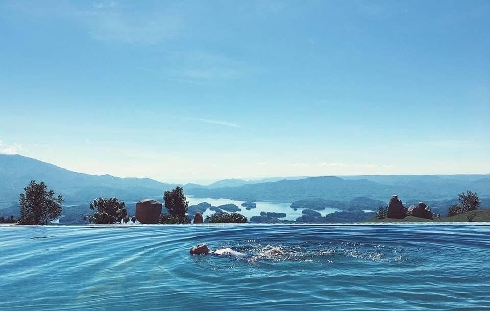 Không gian lưu trú villa trong tour Tà Đùng